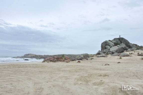 No alto dos rochedos ao final da Praia do Cardoso, no Farol de Santa Marta, litoral sul de Santa Catarina